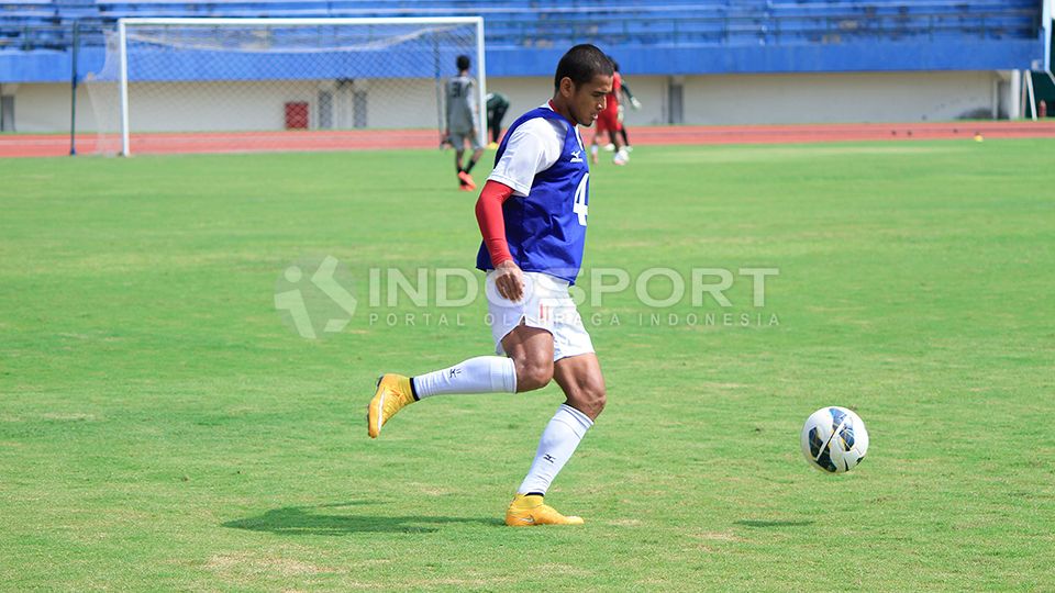 Kapten Semen Padang, Hengki Ardiles diragukan bisa tampil melawan Pusamania Borneo FC. Copyright: © Taufik Hidayat/INDOSPORT